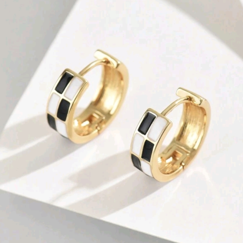 REVOLVE PETIT MOMENTS 18k  CHECKERED HUGGIES - Picture 3 of 9